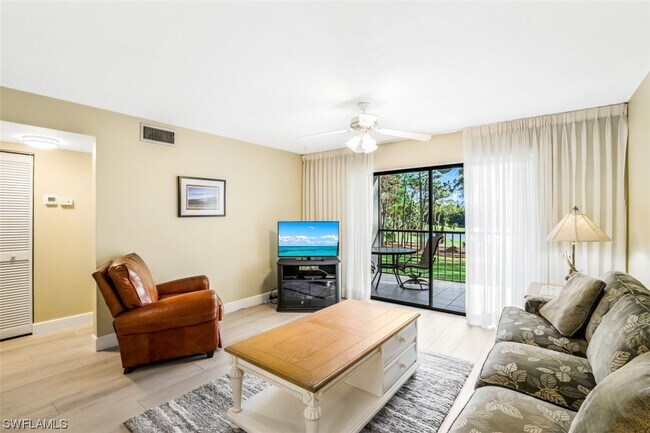 Foto del edificio - 228 Fox Glen Dr