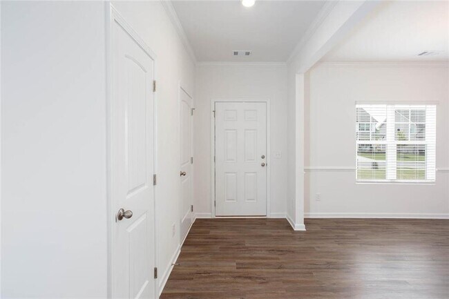 Building Photo - 590 River Run Dr
