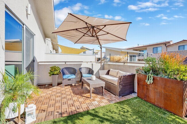 Upstairs Sun Deck - 11815 Laurelwood Dr
