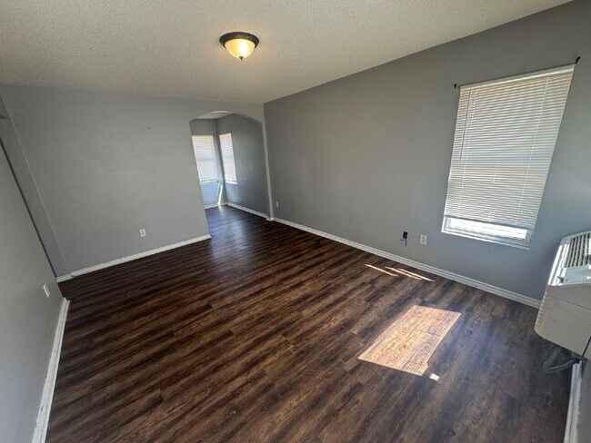 Foto del edificio - 824 S Water St