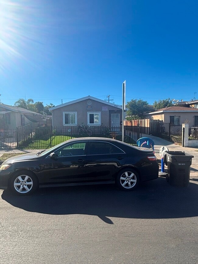 Photo - 9123 Baring Cross St Townhome