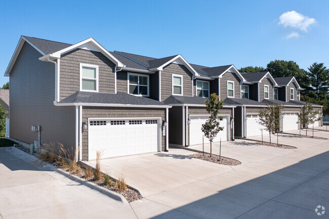 Building Photo - Townhomes At Northwest Pointe