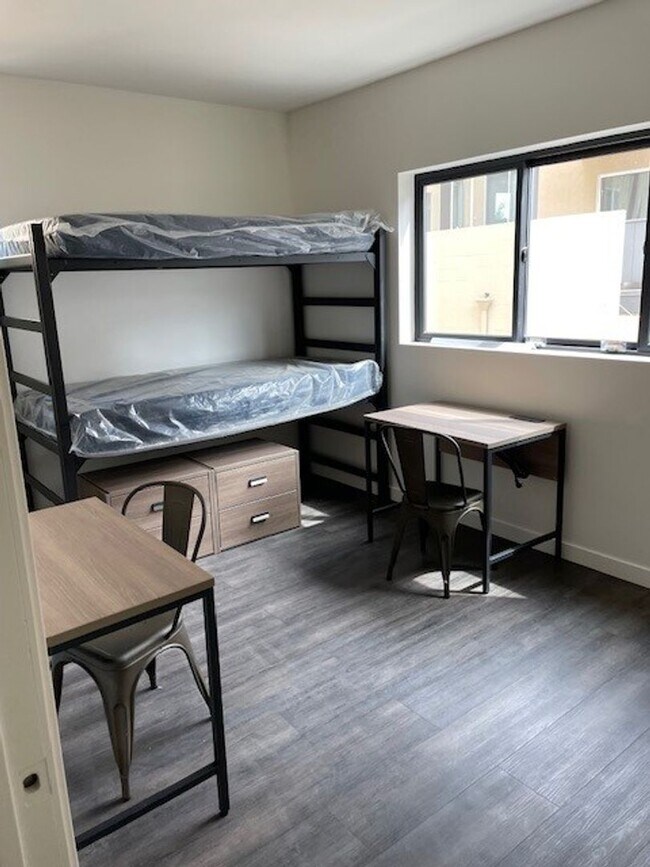 Building Photo - Double Bed-Newly Renovated Building, with ...