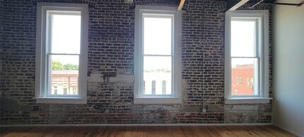 Building Photo - 201 E Chambers St