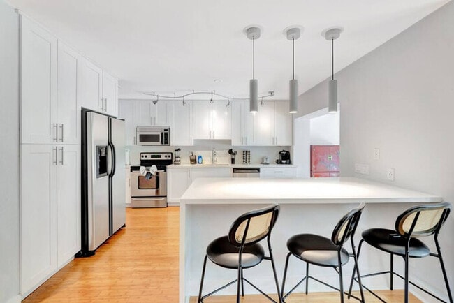 Building Photo - Idyllic Boca Pool Home: 4/2.5 + Study-FAU ...