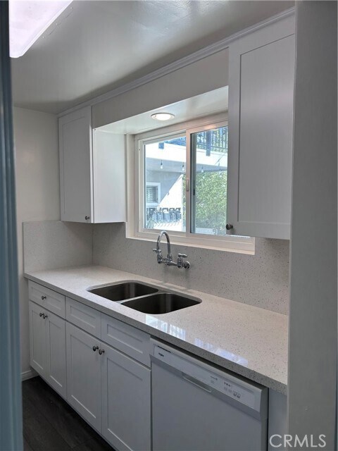 Foto del edificio - 291 Cypress Dr