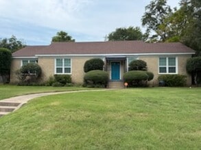 Building Photo - 1413 Augusta Ave