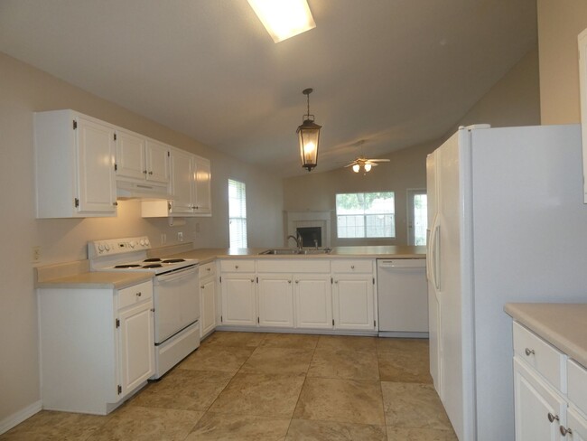 Building Photo - Adorable 3/2 Stonebrook Patio Home