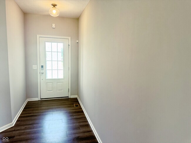 Foto del edificio - 7882 Villa Cir