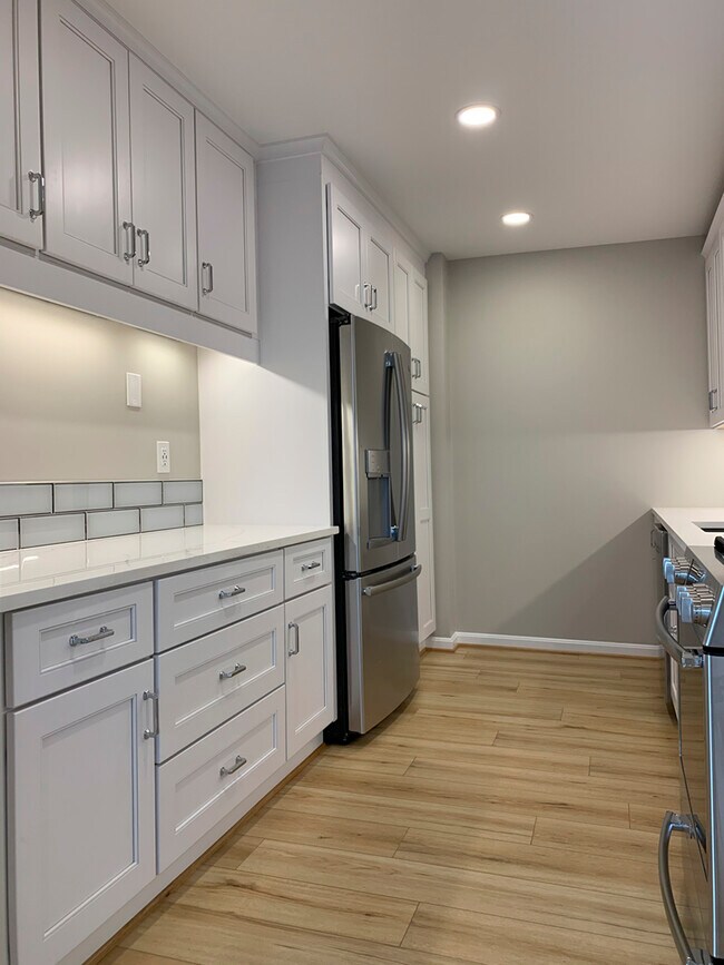 Cocina - Lado Izquierdo - 4141 N Henderson Rd