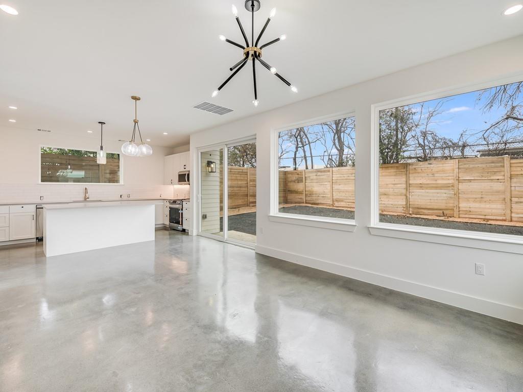 Foto principal - 7004 Bennett Ave
