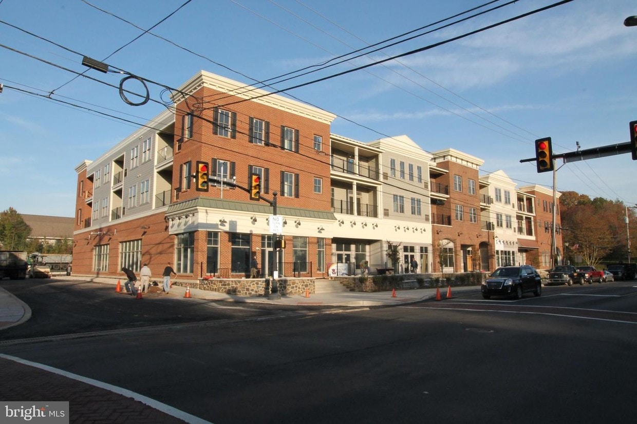 Primary Photo - 200 N Sycamore St
