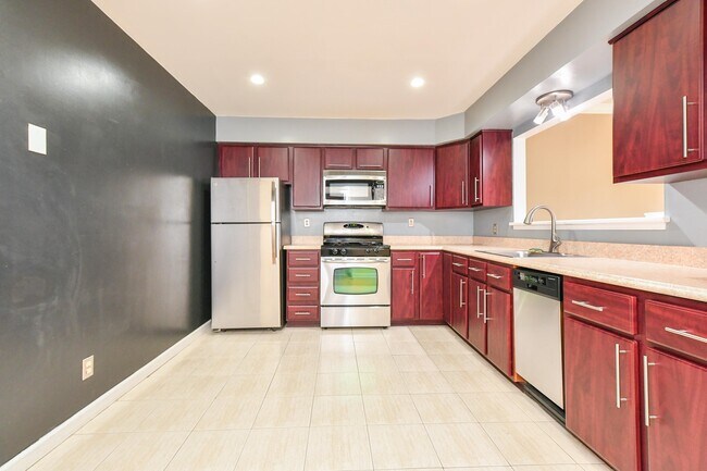 Building Photo - 441 Palisade Ave