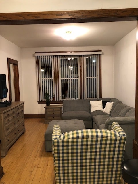 Living Room - 949 N Western Ave