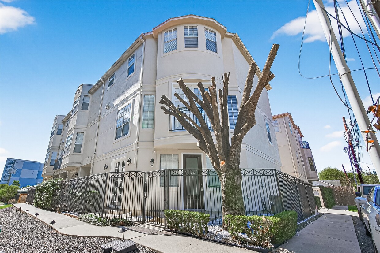 Foto principal - 105 Detering St