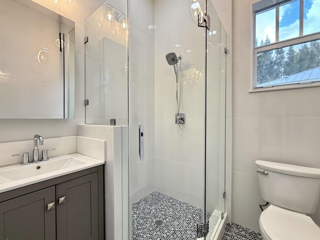 Building Photo - 200 W Bay Cedar Cir