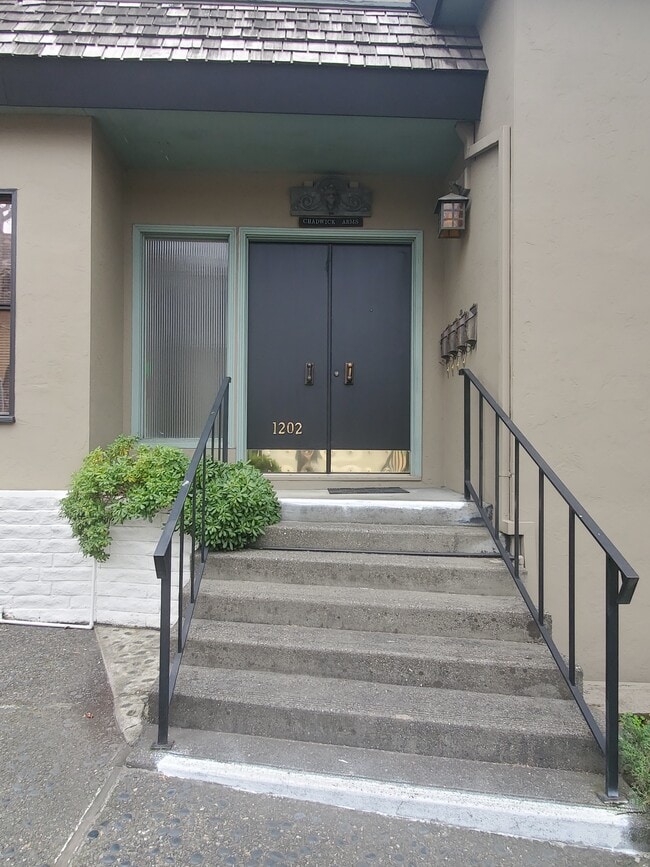 Lobby entrance - 1202 Nye St Apartments