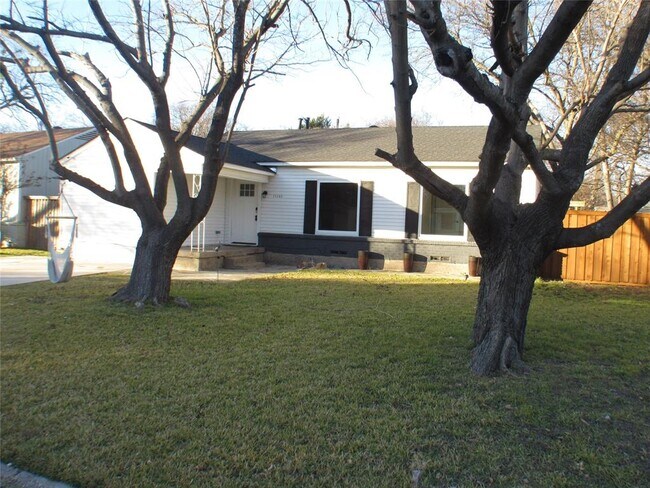 Building Photo - 11743 Broadmoor Dr