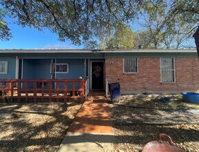 Building Photo - 11911 Pollyanna Ave