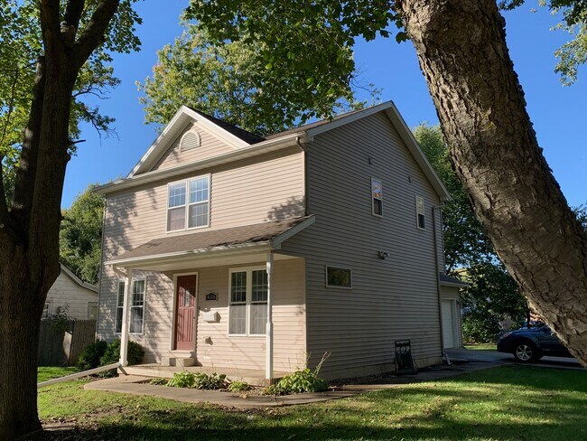 Foto del edificio - 408 E Willow St