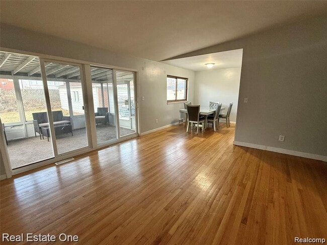 Foto del edificio - 6845 Plainfield St