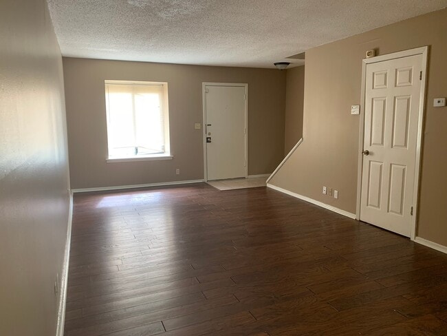 Building Photo - UNDER REPAIR