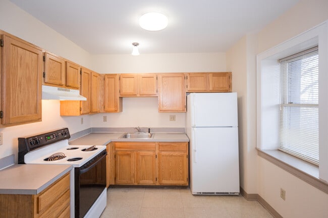 Building Photo - Ribbon Row