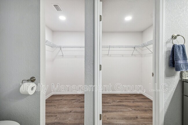 Foto del edificio - 380 Jeru Blvd