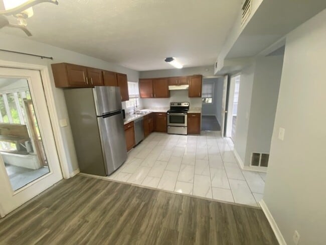 Building Photo - 6214 Thumper St