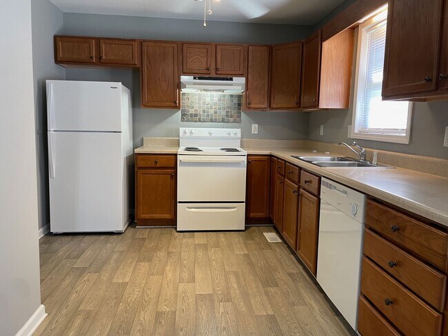 Foto del edificio - 3 BDRM 2 BA HOME BUILT IN 2004, 1208 SQ FT...