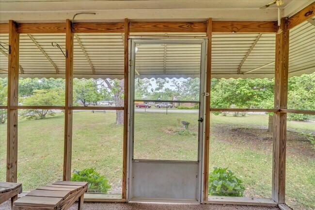 Foto del edificio - 601 Travelers Rest Rd