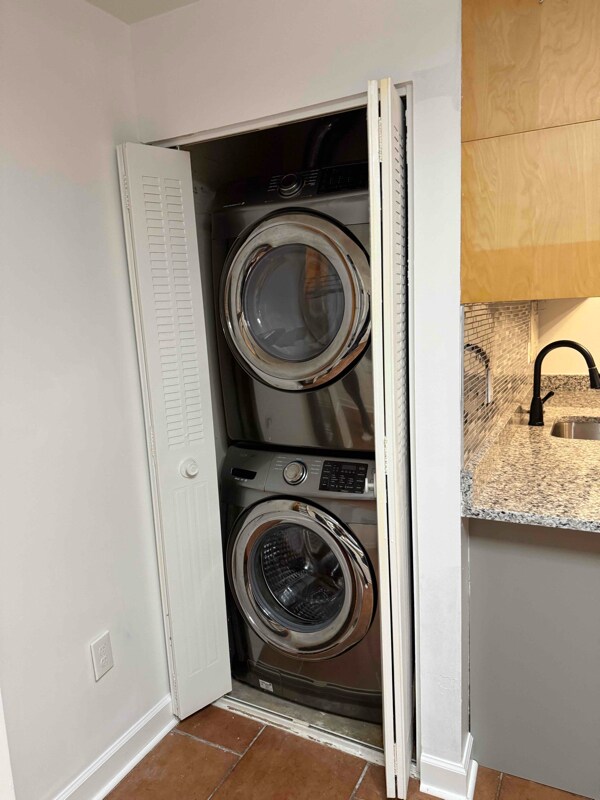 Foto del edificio - 8717 Hayshed Ln