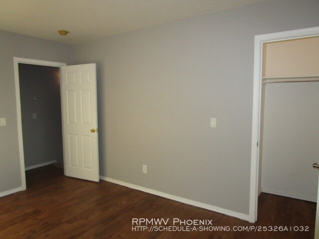 Building Photo - 728 E Apollo Rd