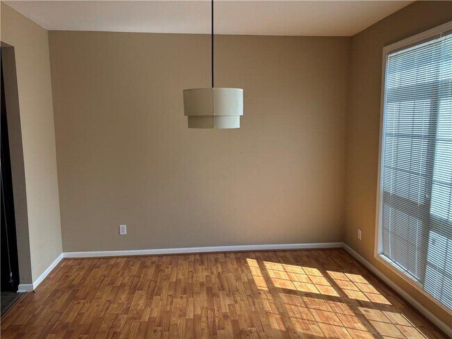 Building Photo - 709 Weatherstone Trce