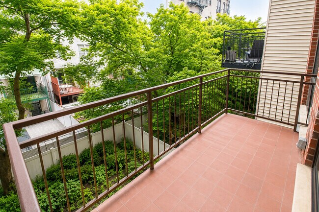 Foto del edificio - 225 E 111th St