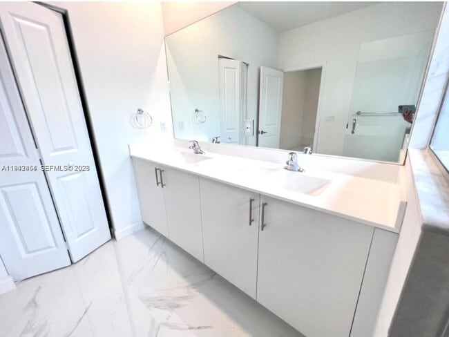 Building Photo - 15903 SW 2nd Dr