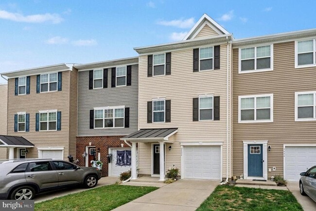 Building Photo - 2444 Drake Ln