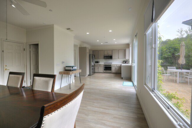 Foto del edificio - 543 Fireside Ln