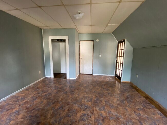 Building Photo - 1303 N Washington Ave