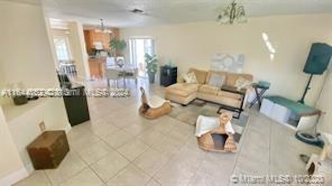 Foto del edificio - 5722 NW 101st Ct