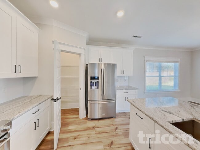 Foto del edificio - 544 Kingwood Ln