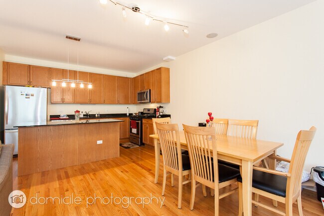 Foto del edificio - 1421 S Halsted St
