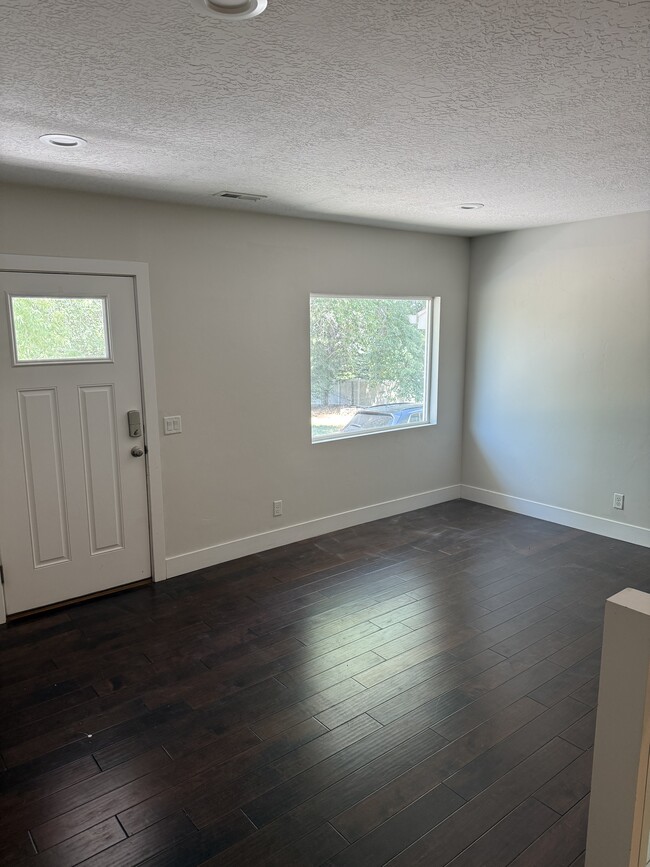 Entryway - 57 E 3300 S
