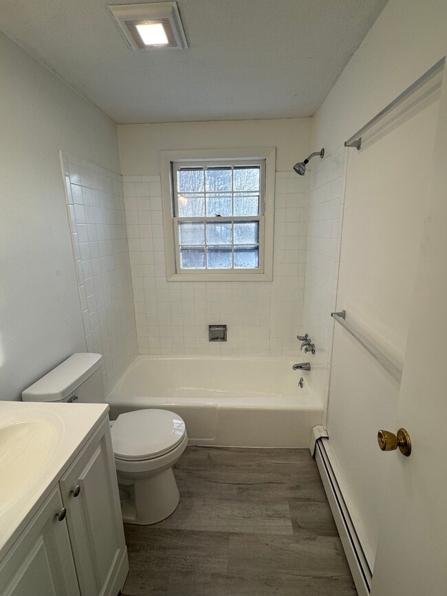 Building Photo - 3 Bayview St