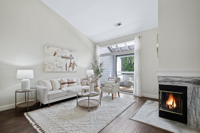 Building Photo - 1735 Parkview Green Cir