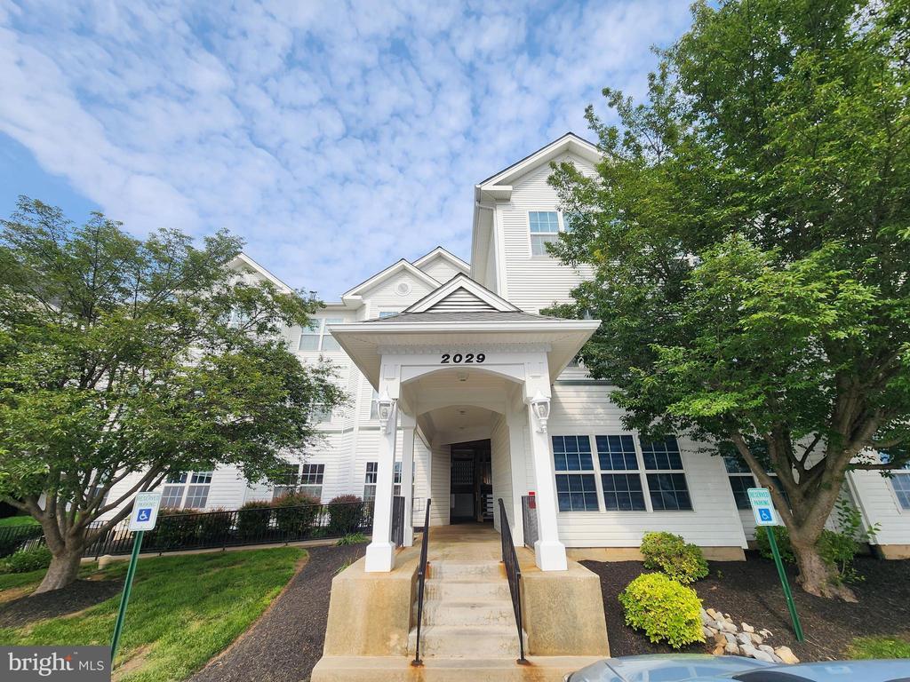 Foto principal - 2029 Windsong Dr