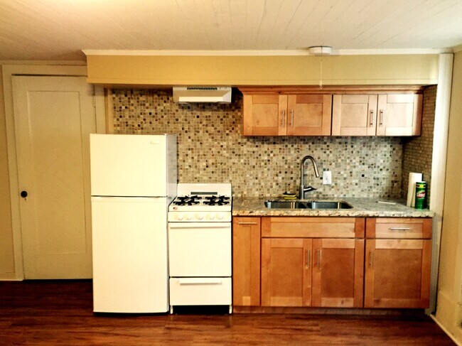 Photo - 2011 Manhattan Ave Apartments