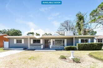 Building Photo - 2124 Almeria Way S