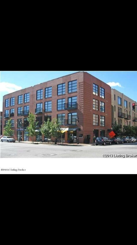 Primary Photo - 400 E Main St