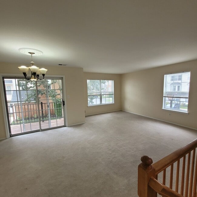 Building Photo - Spacious, freshly painted with lots of ame...